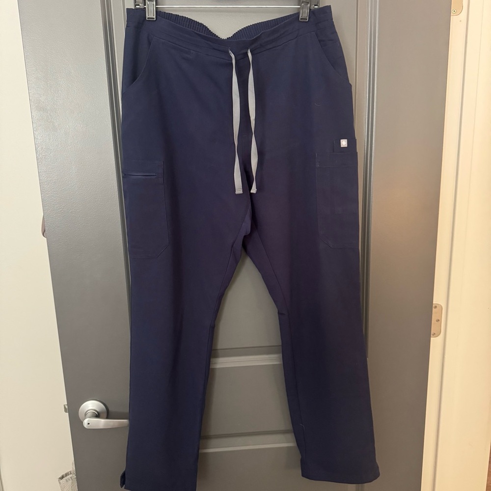 NWOT Figs Women’s Navy Blue Cargo Scrub Pants